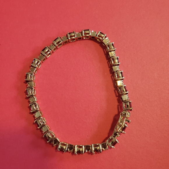 Vintage garnet colored rhinestone and gold tone bracelet - Picture 3 of 6